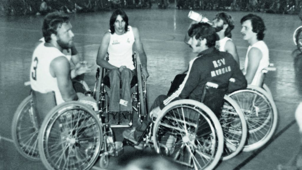 unsere Basketball-Mannschaft, links Heinz Nolting, vorne rechts Achmed