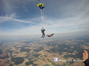 Emil Straub macht die Fallschirmspringer-Lizenz