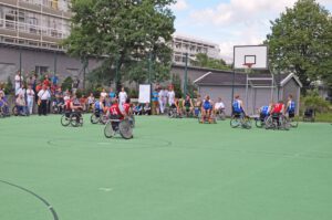 Rollstuhlbasketball am Tennisplatz vom UKM